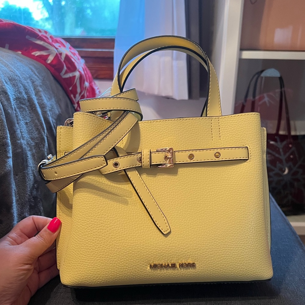 Brand new Michael Kors handbag. Comes with shoulder strap and dustbag.
